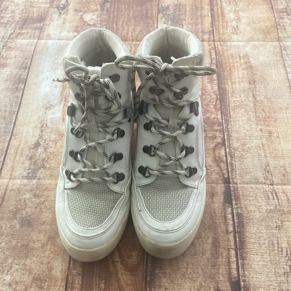 Shoes - White lace up boot